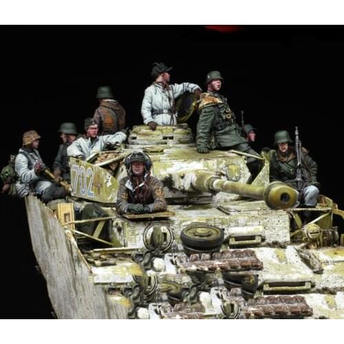 1/35 Scale Assembly Resin Figure Kit Figures With Accessories (No Tank)