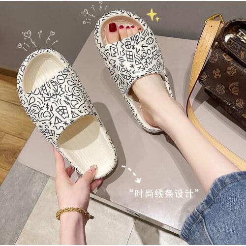 2021 new slippers womens four seasons cartoon cute casual outdoor beach trendy comfortable platform anti-collision sandals