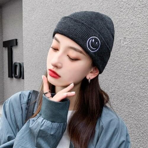 2020 New Fashion Winter Hats for Women Knitted Wool Cap Smile Face Embroidery Beanies Simple Warm Thick Designer Bonnets