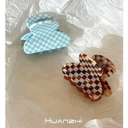 HUANZHI 2021 New Vintage Checkerboard Tortoiseshell Resin Hair Clip for Women Acrylic Hair Claw Hairpin Bath Hair Accessories