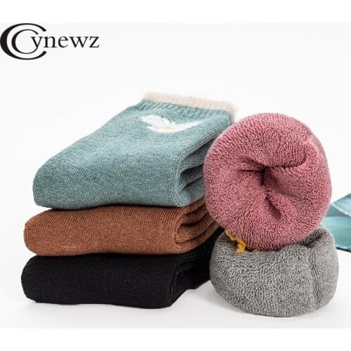 Winter Women Cotton Socks Warmer Thicken Therma Embroidery Daisy Womens Crew Socks Comfortable Autumn Female Knitted Socks