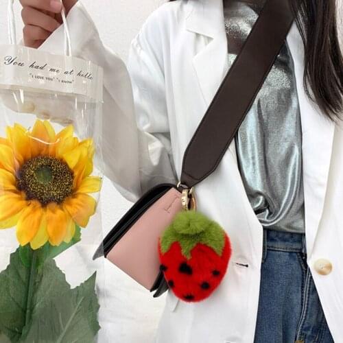 Fashion New Key-Chains Cute Fluffy Rabbit Fur Pendant Strawberry Keychain Car Key Chain Ring