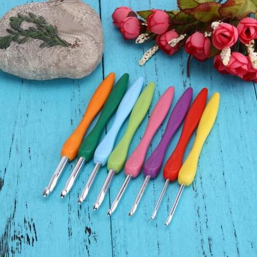 Soft Handle 8pcs Colorful Aluminium Crochet Hooks Knitting Needls Set with Colorful Soft Rubber Grip Cushioned Handles Needles