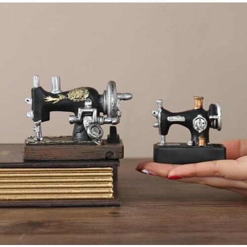 Mini Resin Sewing Machine Statue European Retro Creative Wine Cabinet Desktop Decoration Ornament Nostalgic Figurines Souvenirs