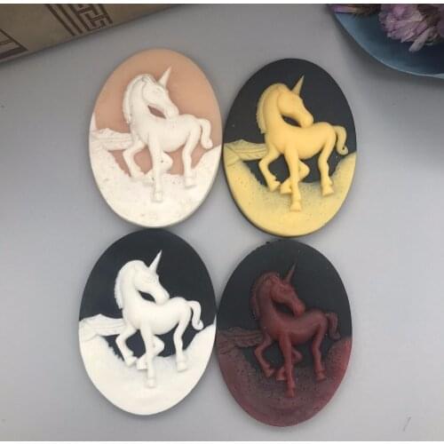 Free shipping! Mixed colors. Colorful horse Cameo .Resin Flatback Cabochon for Necklace Pendant .jewelry.DIY , 30*40mm