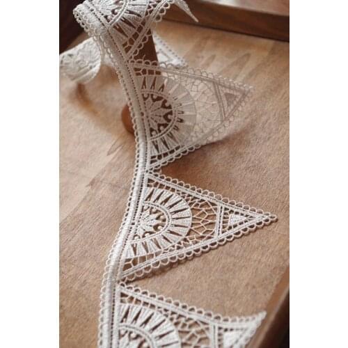 10 yards Off White Scallope Lace Trim Off White Trigon Venice Lace Trim, LT133VE