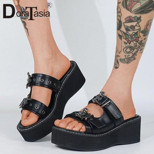 Brand New Ladies Wedges High Heels Slippers Fashion Bat Decoration Platform Summer womens Slippers Beach Sandal Shoes Woman