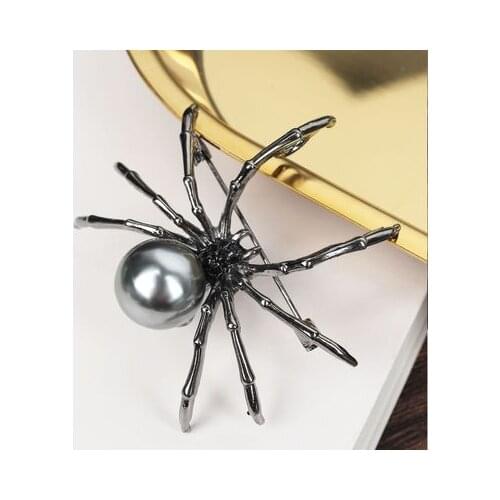 2021 Summer Trendy Black White Golden Spider Creative Brooch Pin For Women Men Party Daily Clothes Scarf Bag Accessories Gift