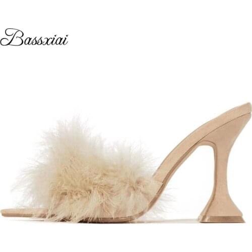 Luxury Feather One-Strap Runway Mules Lady High Goblet Heel Point Open Toe Slingbacks Women Sandals Summer 2021