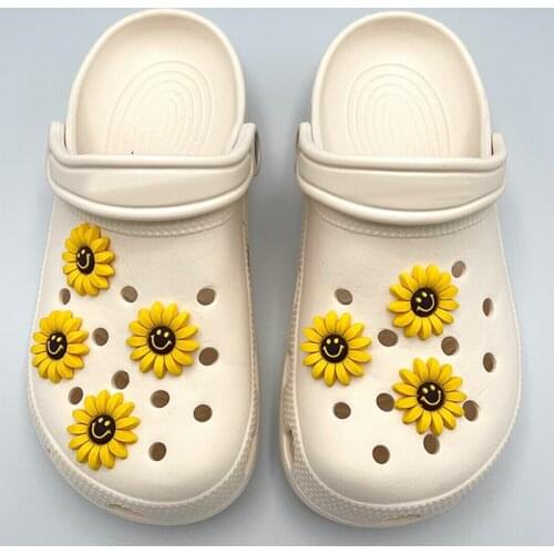 1PCS Cute Cartoon Sunflower Shoe Charms DIY Decoration For Croc Shoe Kids Gift PVC Croc Jibz Shoe Buckle Fashion Accessories