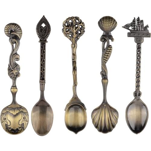 2pcs/set Dinerware sets vintage spoon retro palace metal coffee spoons royal style carved stirring spoon for ice cream coffee