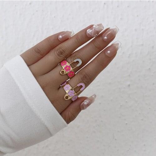 Fashion Korean Style Flower Wreath Rings for Women Punk Trendy Vintage Plum Blossom Ring Small Enamel Flower Rings Couple Rings