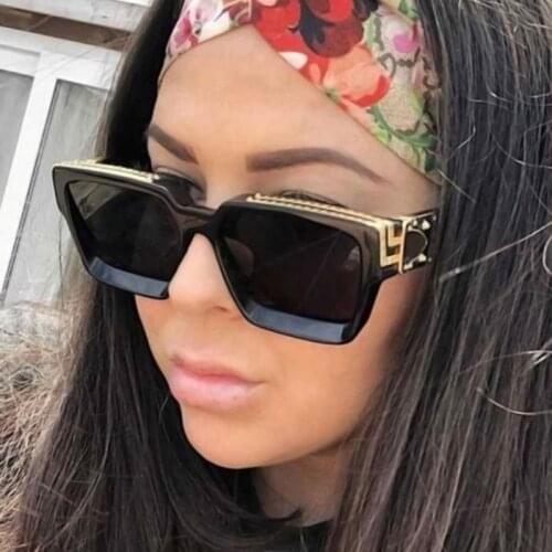 Retro New Sunglasses Men and Women Large Square Frame Personalized Sunglasses Fashion Disco Glasses Trendy Womens Essential