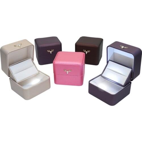 2021 New Arrival LED Ring Pendant Jewellery Box Unique PU Leather Jewelry Display Case with Custom Logo