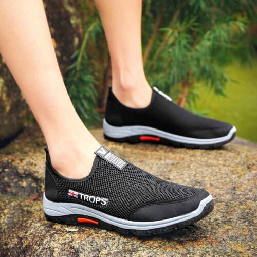 Low Top Men Sneakers Slip-on Running Shoes for Men Summer Black Sports Shoes Big Size Mens Sport Shoe Ultralight Loafers New I2