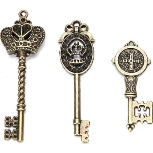69 PCS Assorted Antique Vintage Old Look Bronze Pendants Vintage Key Collectibles Skeleton Keys Fancy Heart Bow Pendant