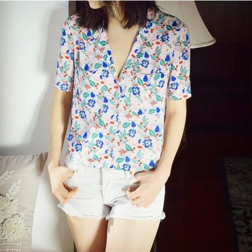 Fashion new V neck fresh flower printed pajamas collar double pocket short sleeve shirt