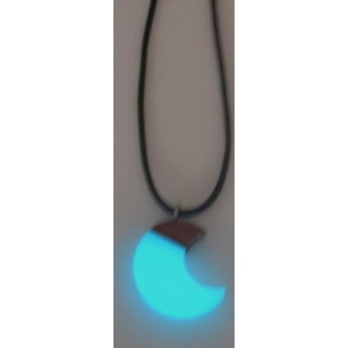 Popular wood resin with necklace pendant, suitable for men and women to wear gift jewelry, shiny necklace at night