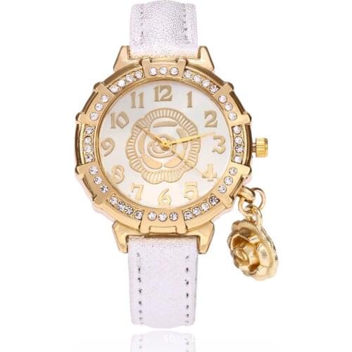Women Watches 2017 Fashion Causal Ladies Bracelet Watches White Quartz Wristwatch for Women Relogio Feminino Rose Pendant Dress