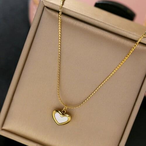 316L Stainless Steel New Fashion Upscale Jewelry Love Heart Natural Shells Charms Snake Chain Choker Necklaces Pendant For Women