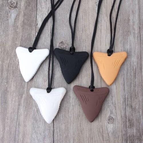 Shark Tooth Silicone Teething Necklace Baby Gender Neutral Chew Necklace Sensory Teether Pendant BPA Free Beads Wholesale