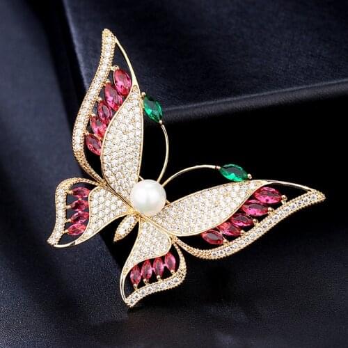 2019 autumn and winter new butterfly brooch Korean version personality luxury corsage fashion coat freshwater pearl pin buckle