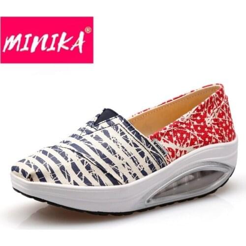 Walking Shoes for Woman Breathable Sports Shoes Wearable Leisure Outdoor Sneakers Light Sneakers New Design Shoes AA11020