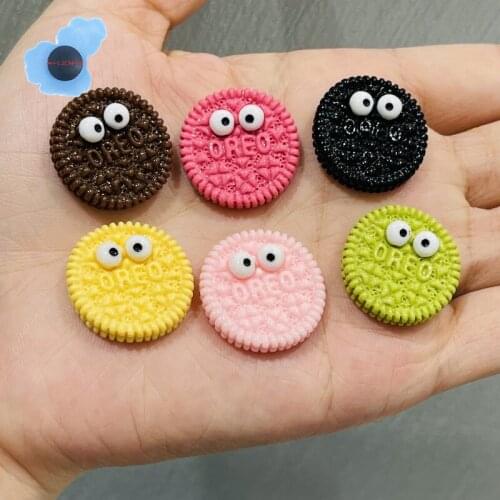 High Quality 1pcs Resin Biscuits Shoe Decorations Garden Shoes Accessories Fit Bracelet Croc Jibz Charm Children Party Gifts