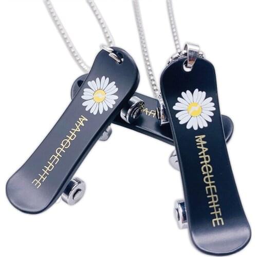 Daisy skateboard sweater chain hip hop fashion jewelry alloy multilayer creative titanium steel chain fashion couple Pendant