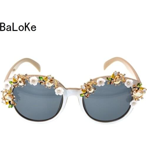 Sunglasses Women Baroque Retro Sunglasses Hollow Metal Carving Retro Sunglasses Fashion Accessories Ladies Vintage Shades