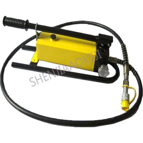 1 pcs 1pcs Hydraulic Hand Pump CP-700B WITH PRESSURE GAUGE Manual hydraulic pump Portable ultra-high pressure pump