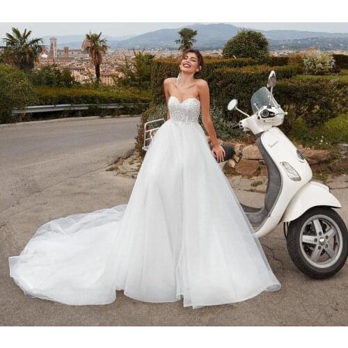 Sexy Sweetheart Wedding Dresses Long Train Corset Back Wedding Gowns Lace Appliques Sleeveless Ball Gown Bridal Dress