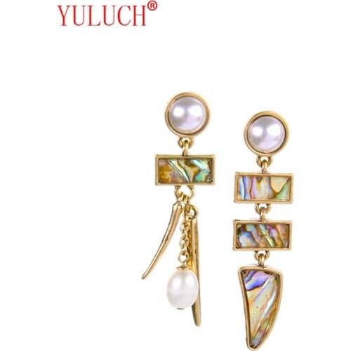 2018 Personality Simple Temperament Woman Fashion Asymmetric Pearl Stud Earrings Earrings Jewelry Accessories