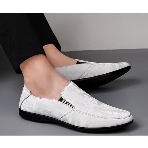New fashion Men Flats Light Breathable Shoes Shallow Casual Shoes Men Loafers Man Sneakers Peas Shoes black white 38-44