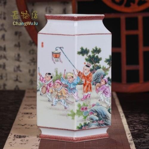 Changwuju in Jingdezhen the handmade famillie rose porcelain vase painted by Jinhongxia as home decoration and collection