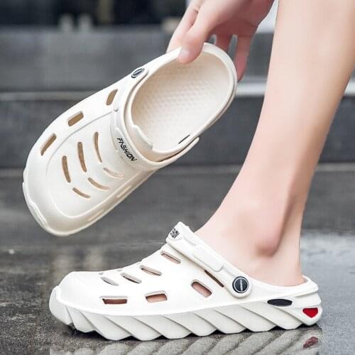 New High Quality EVA Men Chef Shoes Non-slip Waterproof Oil-proof Hotel Kitchen Working Shoes Men Clogs Garden Safety Shoes 2021