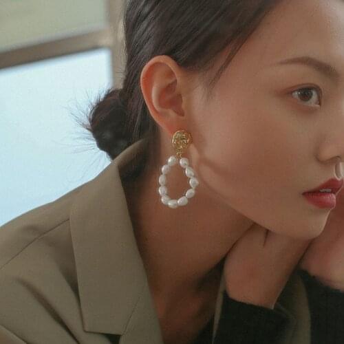 2021 new pearl earrings sweet baroque pearl earrings female retro irregular disc pearl earrings long earrings
