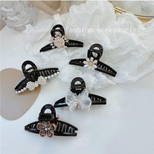 Temperament trend large catch clip female headdress, pearl simple hair clip, back head shark clip, shower hair clip