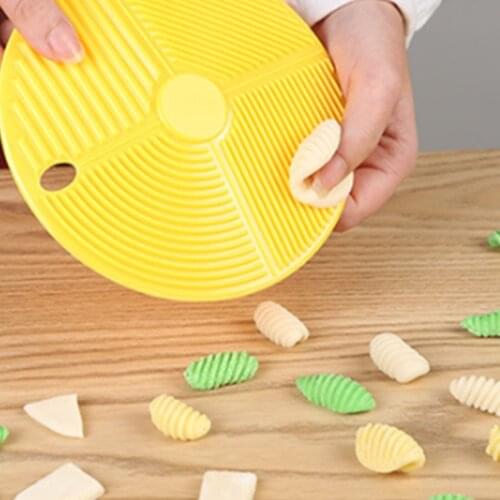 3PCS Pasta Board Plastic Noodle Maker Spaghetti Macaroni Pasta Gnocchi Maker Kitchen Cook Rolling Pasta Board Manual Pasta Tool