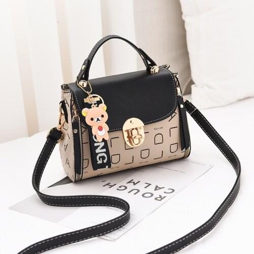 2021 Girls Shoulder Messenger Bag Lattice Small Square Bag Young And Elegant Handbag Fashion Bear Pendant Womens Shoulder Bag