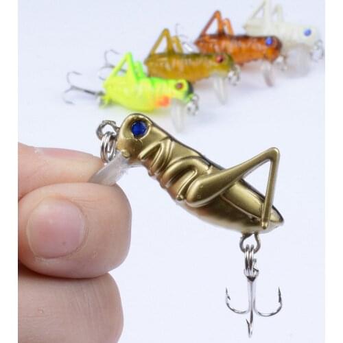 1pcs of bait fishing accessories 4cm 3g bionic grasshopper luminous hard bait squid artificial bait perch pike fishing tackle