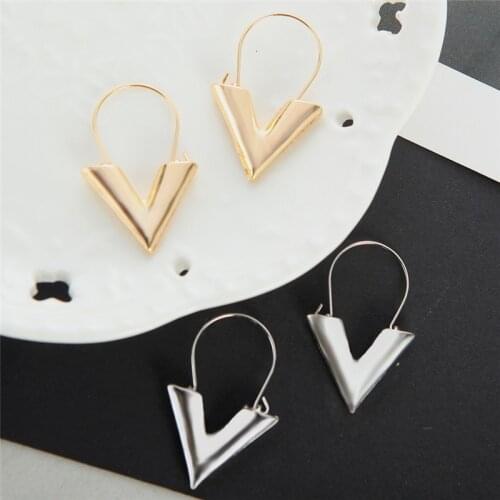 NEW Delicate Stereoscopic V-Shaped Stud Earrings Women Punk Earrings Piercing Jewelry Jewelry Accessories With High Quality