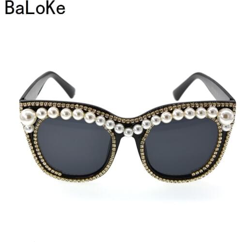 Women Pearl Acryl Crystal Exaggerated Baroque Square Sunglass Oversize Retro Fashion Baroque Sun Glasses Female Ear Accessories