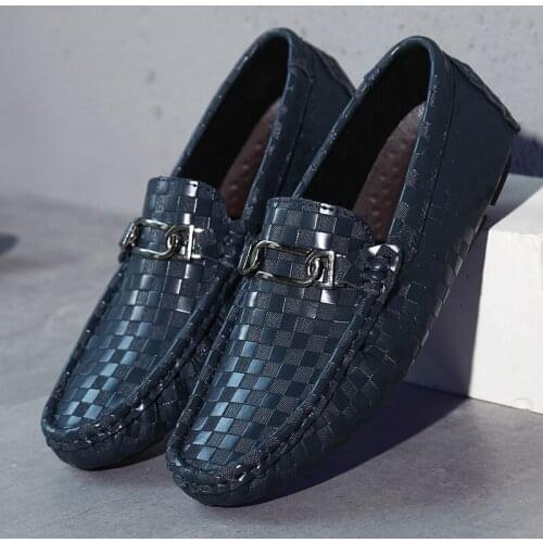 2019 New spring Loafers Men British Style Casual Peas Shoes Fashion Breathe Driving Shoes Light Sneaker trend Dress shoes