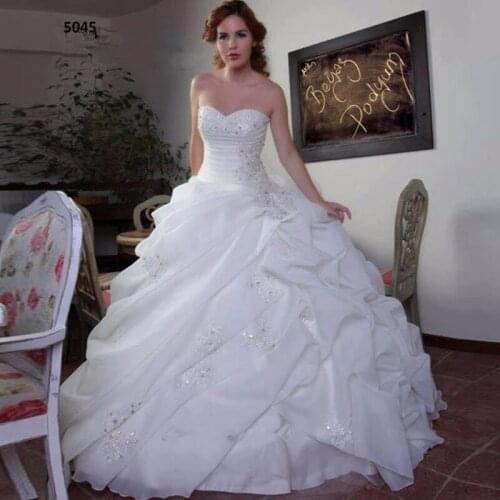 Hot Sell White Ball Gown Arab Bride 2018 Ruffles Lace Wedding Gowns Beaded Vestido de Noiva Plus Size Mother of Bride Dresses