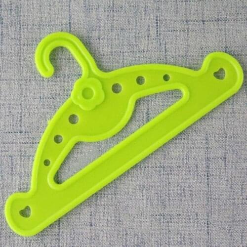 4Pcs Plastic Mini Hanger Toy Doll Clothes Accessories Chlidren Play House Supplies Kids Miniature Clothes Hanger Toys