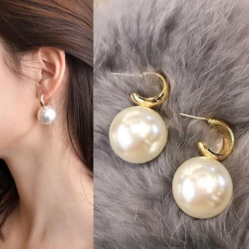 Romantic Elegant Big Pearl Pendant Drop Earrings for Women Girls Teens Classic Bead Ear Jewelry Earrings 2021 Trend New Arrival