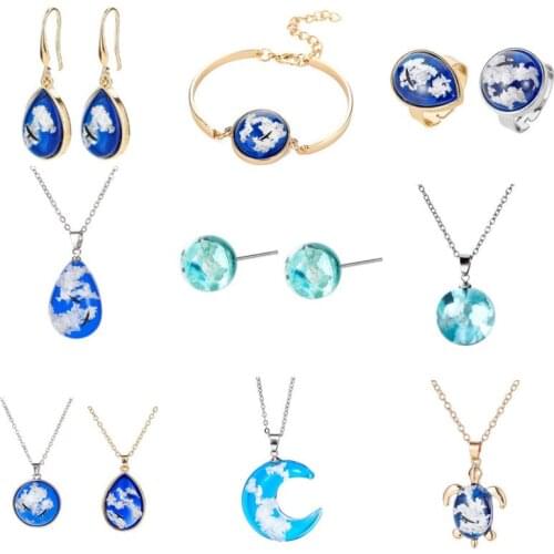 Chic Transparent Resin Rould Ball Moon Pendant Necklace Women Blue Sky White Cloud Chain Necklace Fashion Jewelry Gifts for Girl
