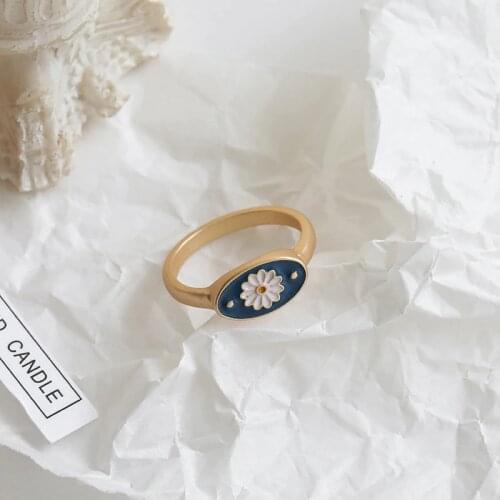 Daisy Flower Rings for Women Korean Style Trendy Plum Blossom Ring Small Vintage Flower Rings Party Couple Plant Rings Gift