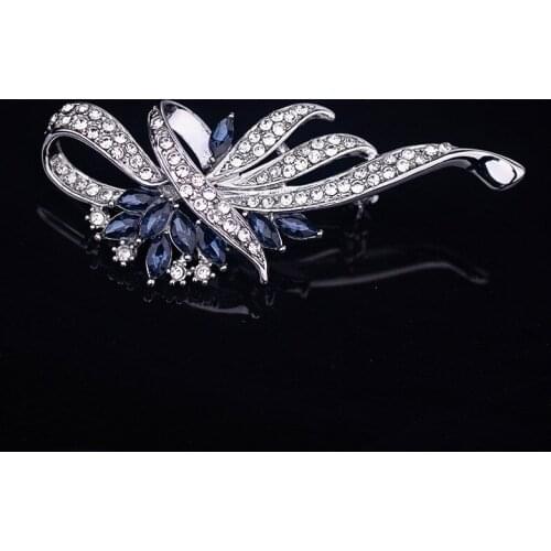 New 2021 Female Crystal Stone Brooch Classic Rose Gold Color Party Brooches For Women Dainty Bridal Flower Love Wedding Brooch